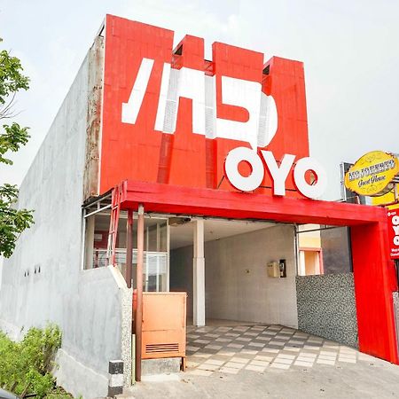 Oyo 425 Mojokerto Guesthouse מראה חיצוני תמונה