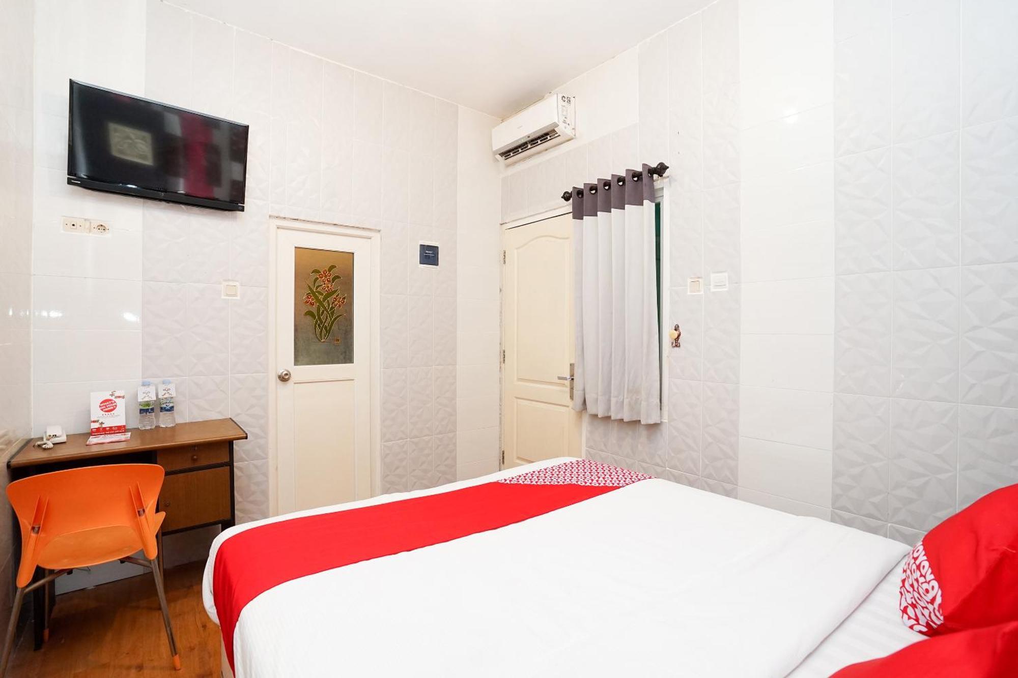 Oyo 425 Mojokerto Guesthouse מראה חיצוני תמונה