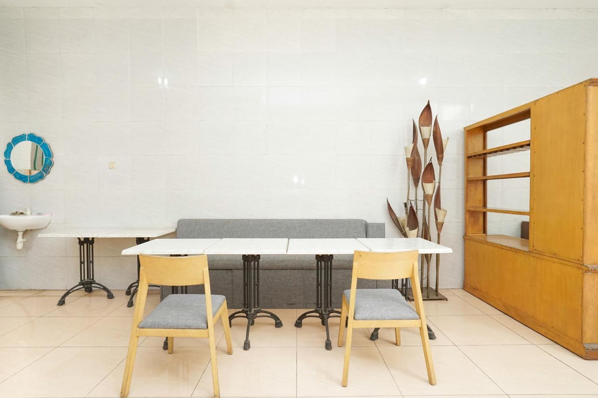 Oyo 425 Mojokerto Guesthouse מראה חיצוני תמונה