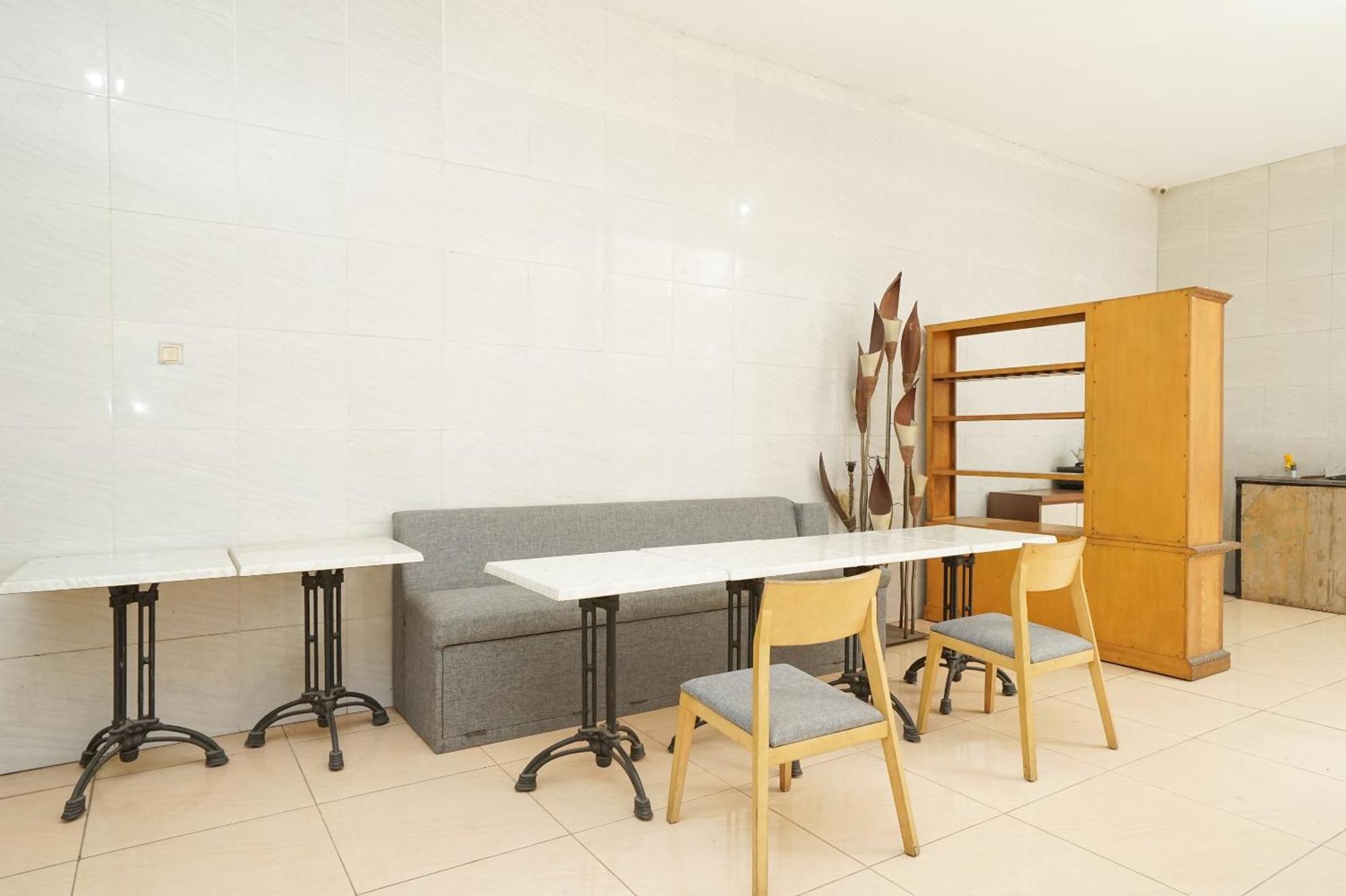 Oyo 425 Mojokerto Guesthouse מראה חיצוני תמונה