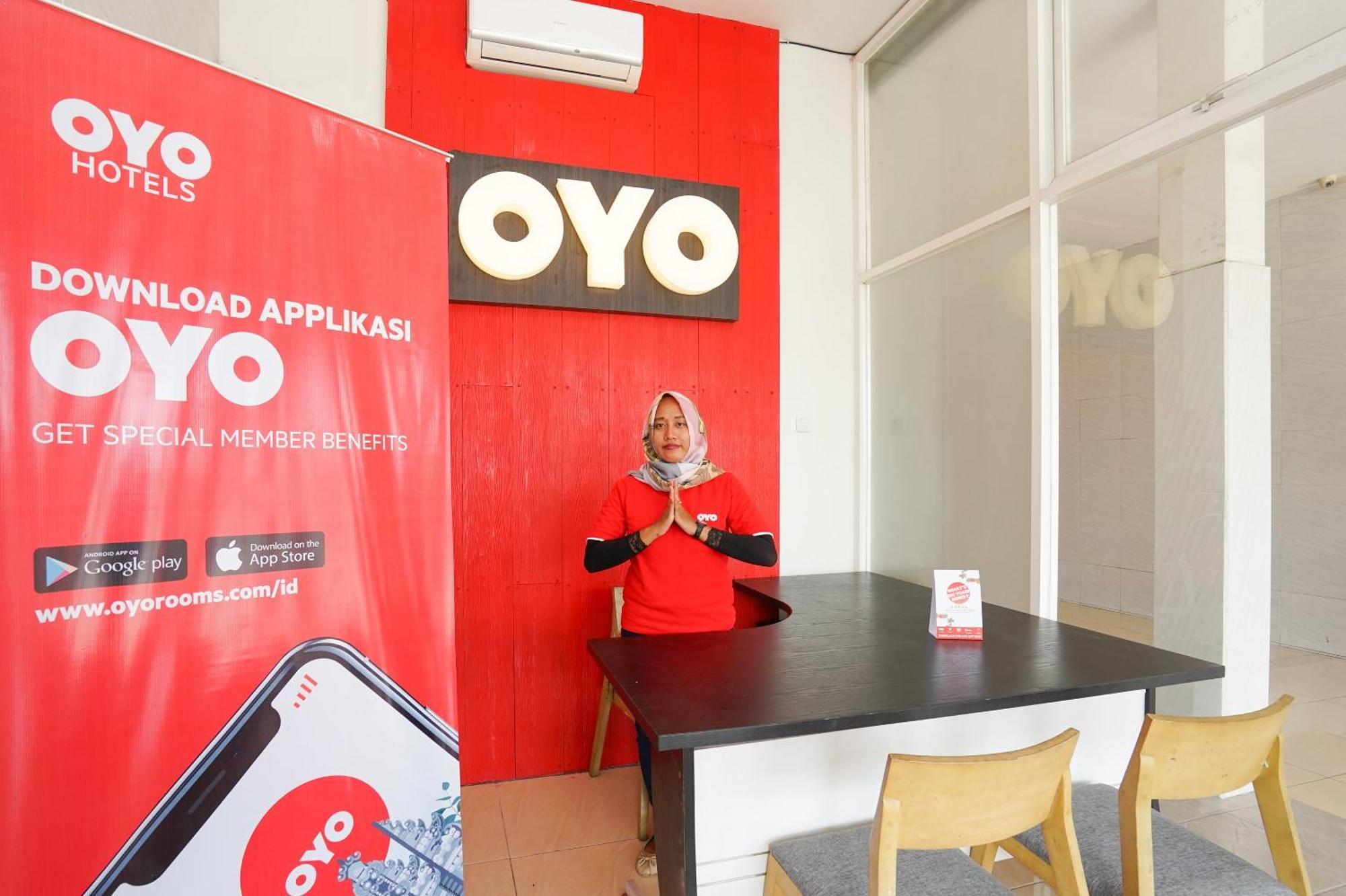 Oyo 425 Mojokerto Guesthouse מראה חיצוני תמונה